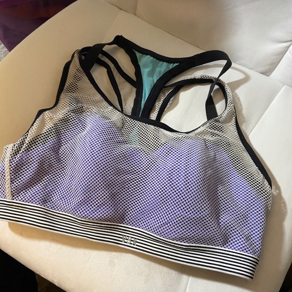 VS Sports Bra - Picture 1 of 4